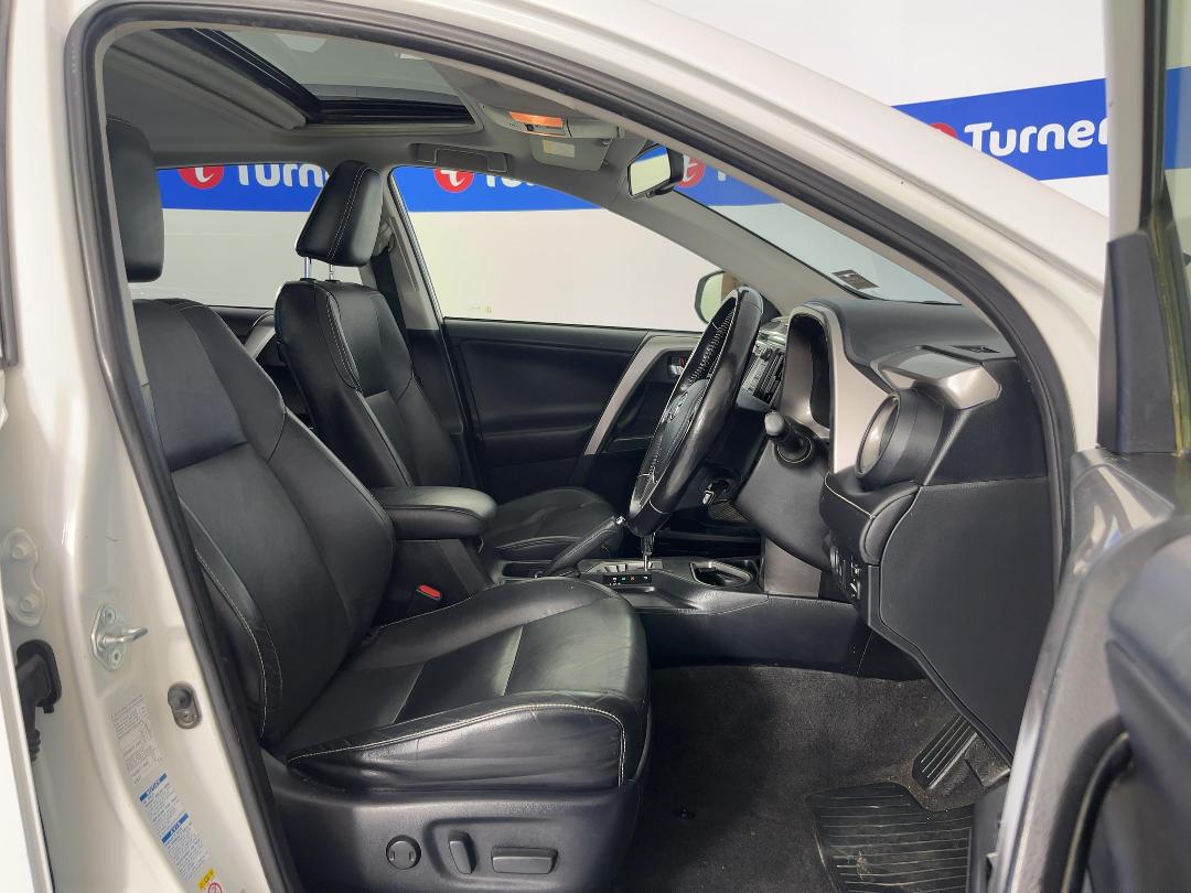 Photo '16' of Toyota Rav4