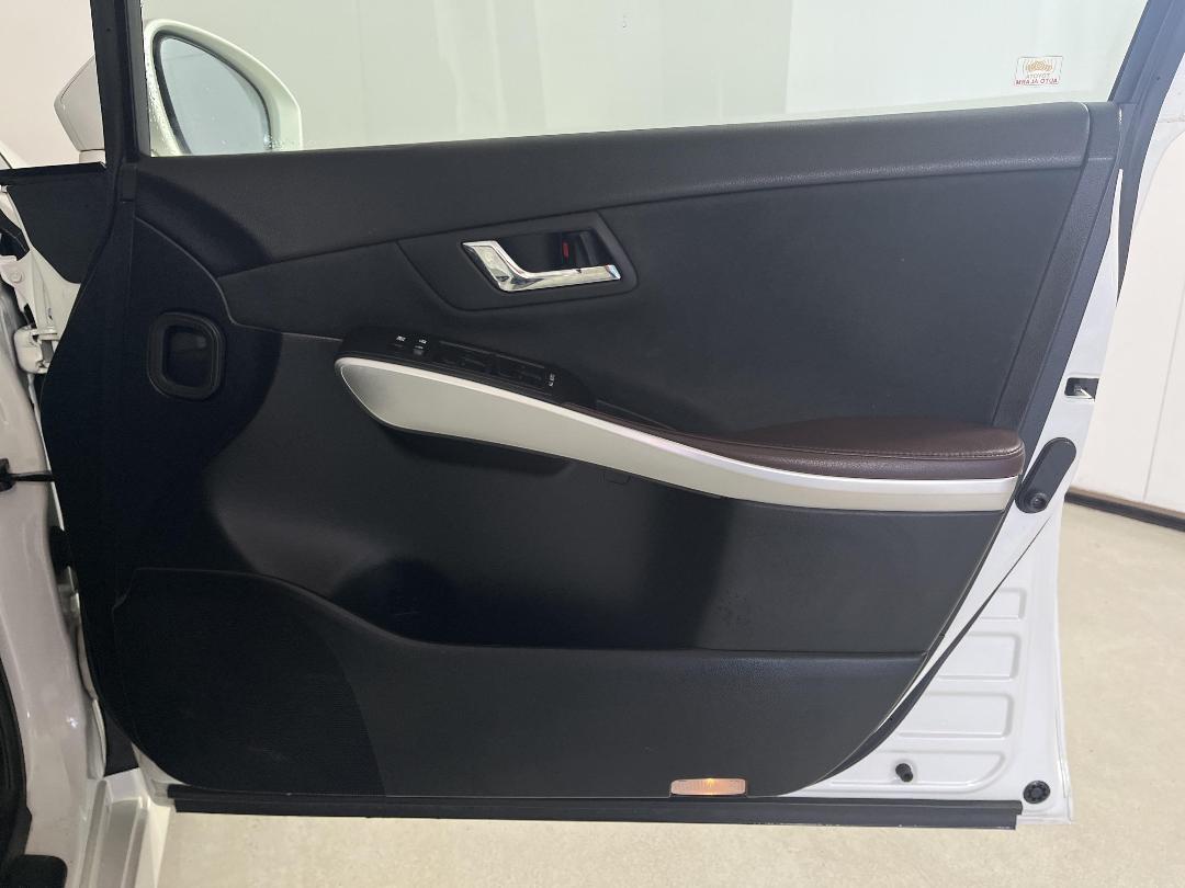 Photo '15' of Toyota SAI Photo '15' of Toyota SAI