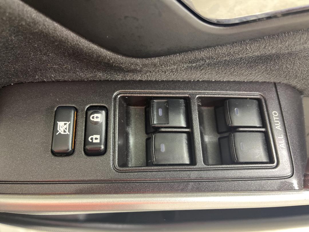 Photo '24' of Toyota SAI Photo '24' of Toyota SAI