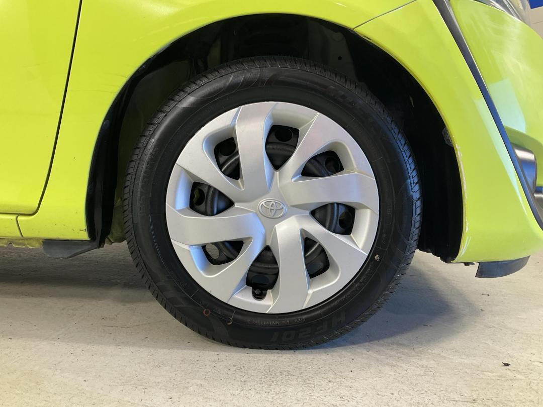 Photo '9' of Toyota Sienta