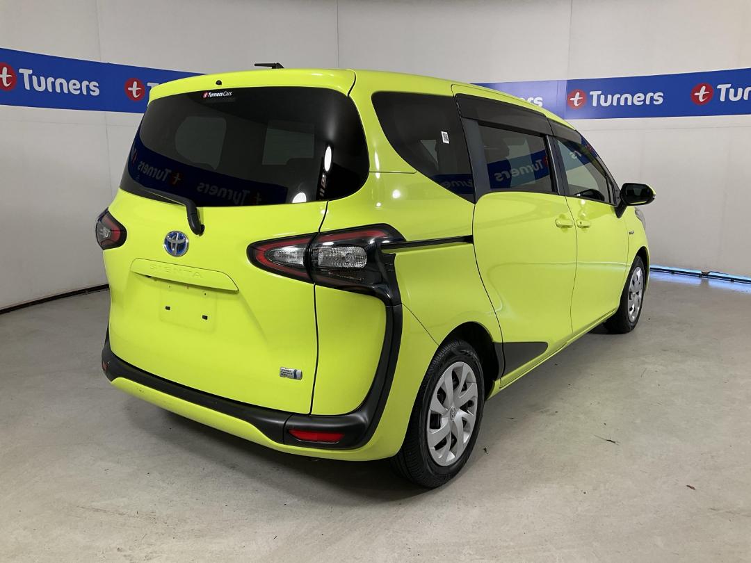 Photo '7' of Toyota Sienta