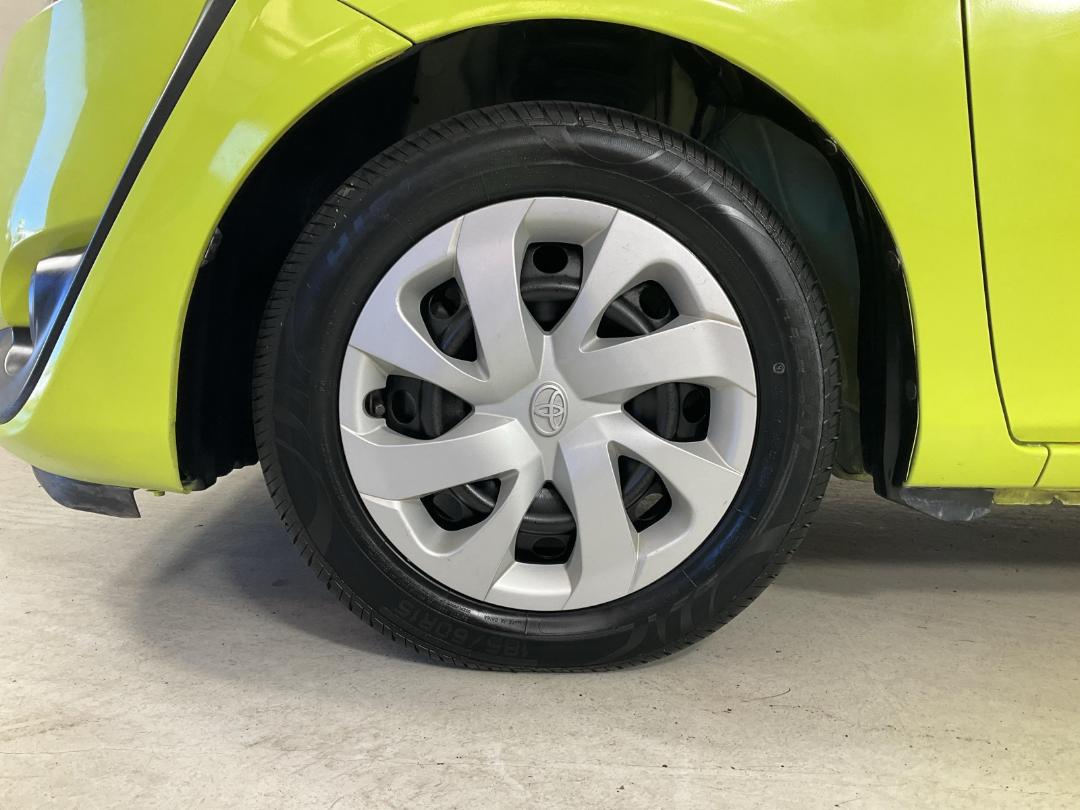 Photo '10' of Toyota Sienta