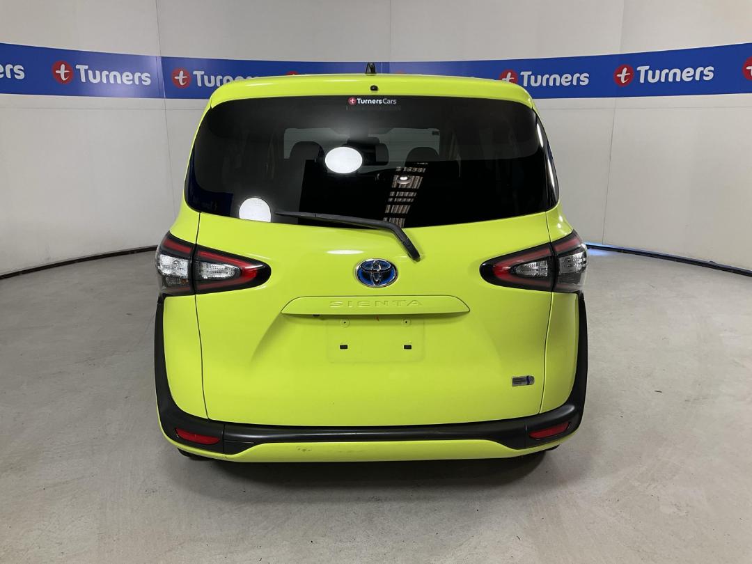 Photo '6' of Toyota Sienta