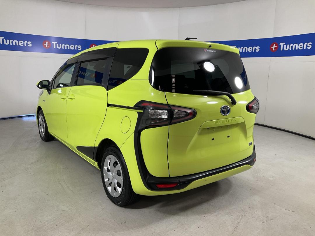 Photo '5' of Toyota Sienta