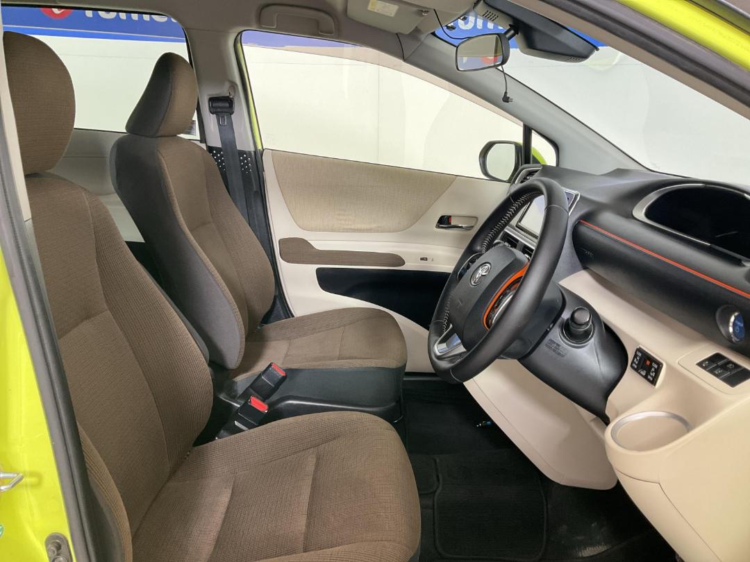 Photo '16' of Toyota Sienta