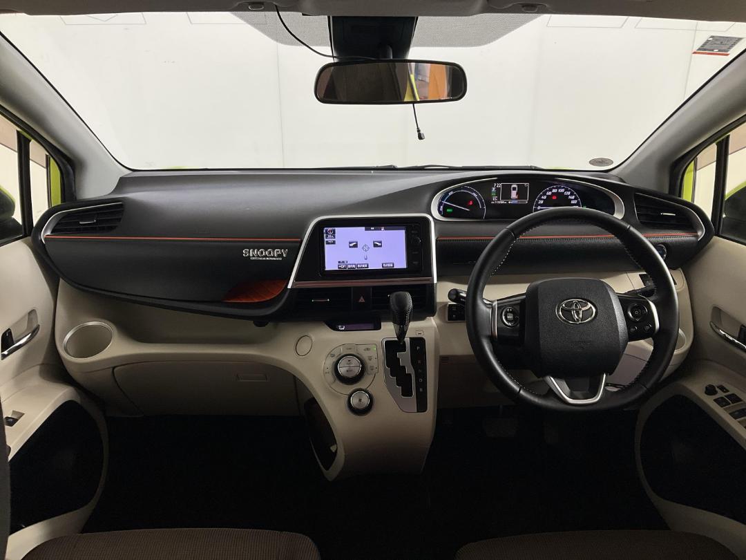 Photo '17' of Toyota Sienta