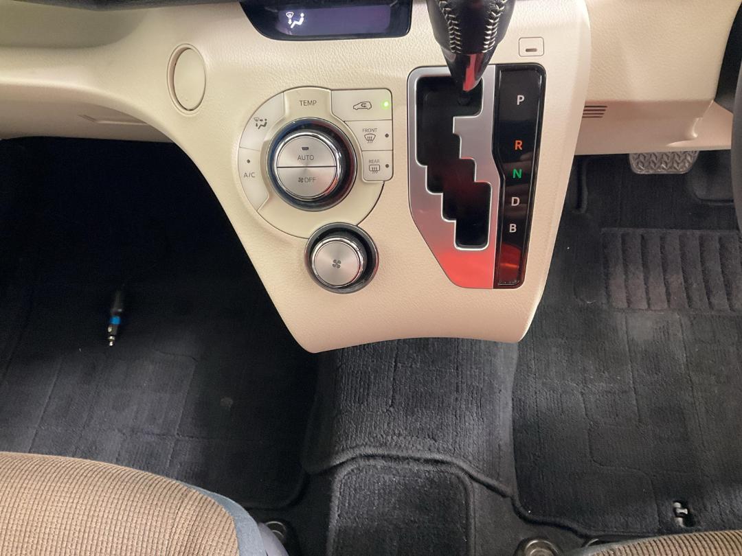 Photo '18' of Toyota Sienta