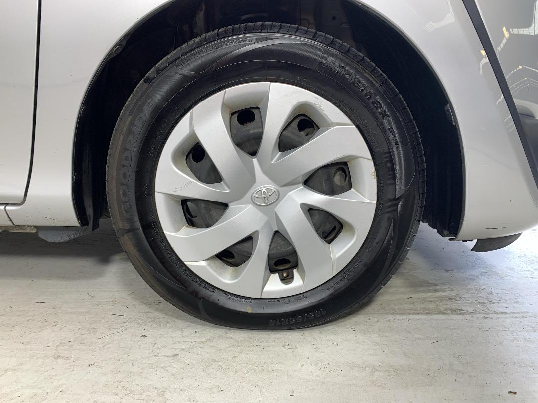 Photo '9' of Toyota Sienta