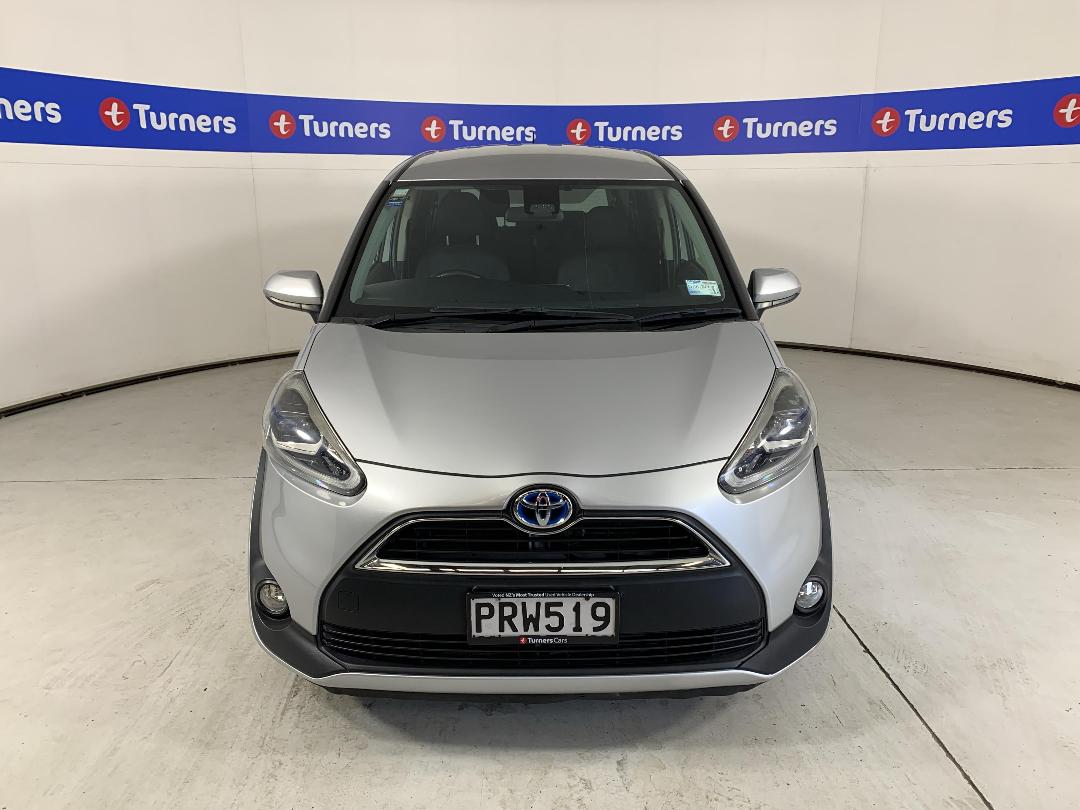 Photo '2' of Toyota Sienta