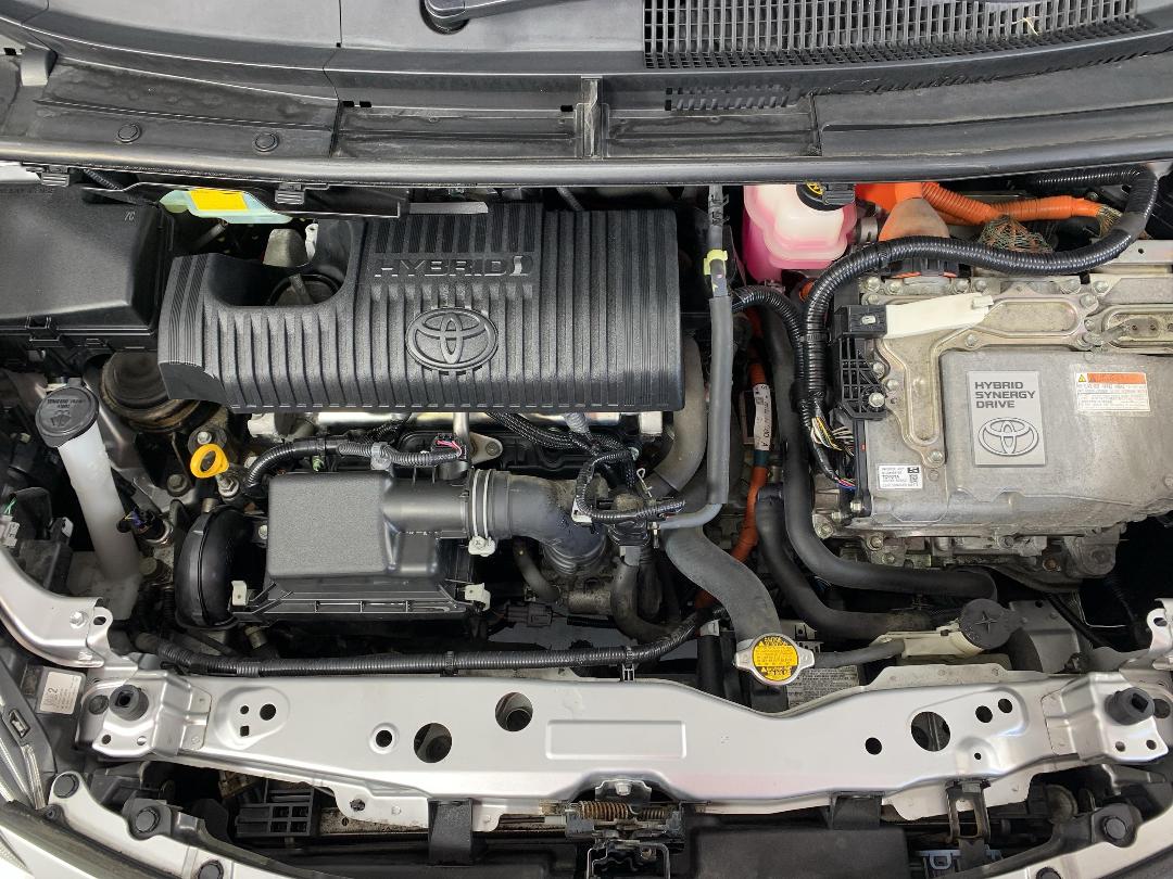 Photo '13' of Toyota Sienta