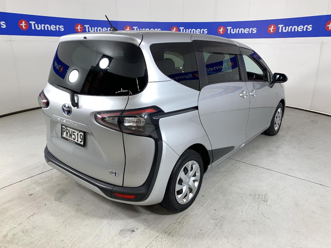 Photo '7' of Toyota Sienta