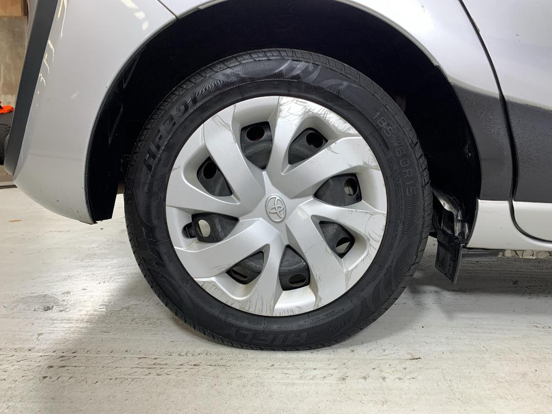 Photo '12' of Toyota Sienta