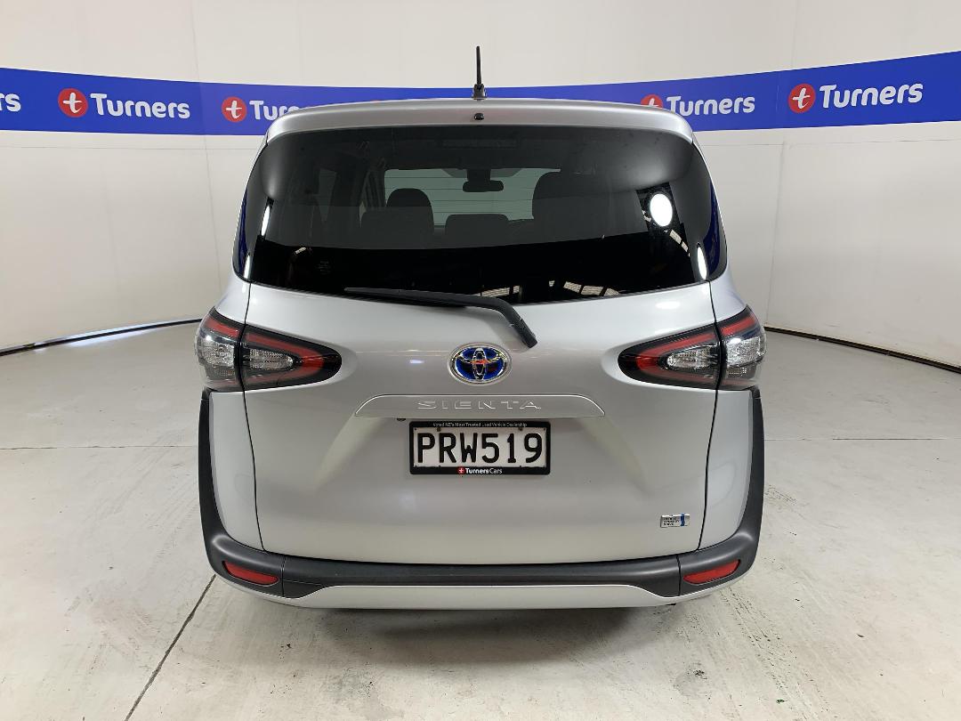 Photo '6' of Toyota Sienta