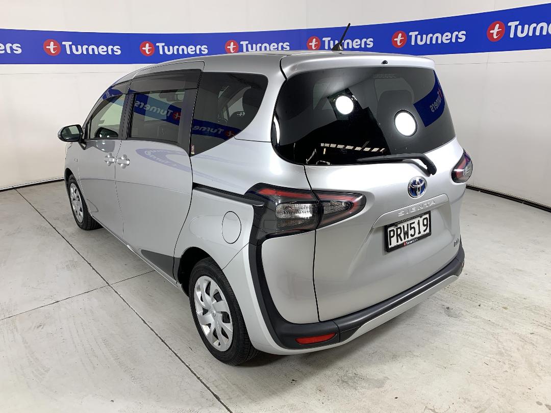 Photo '5' of Toyota Sienta