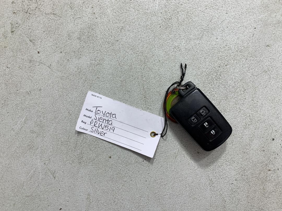 Photo '22' of Toyota Sienta