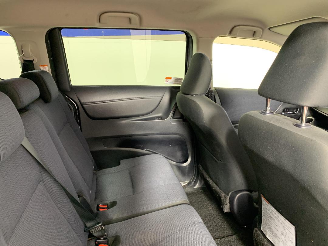 Photo '20' of Toyota Sienta