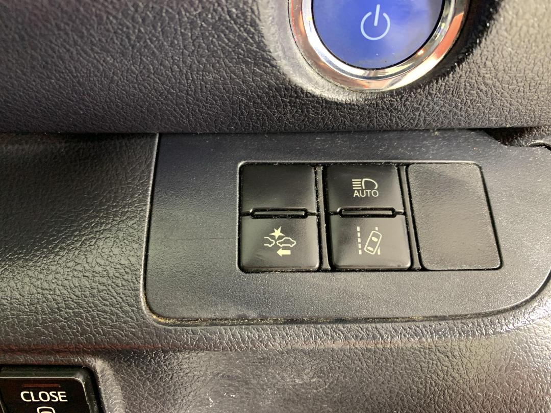 Photo '24' of Toyota Sienta