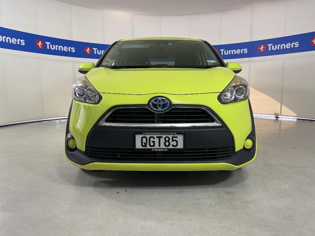 Photo '2' of Toyota Sienta
