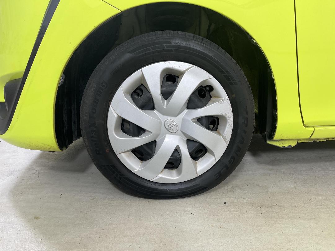 Photo '10' of Toyota Sienta