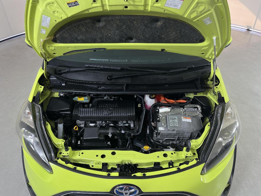Photo '13' of Toyota Sienta