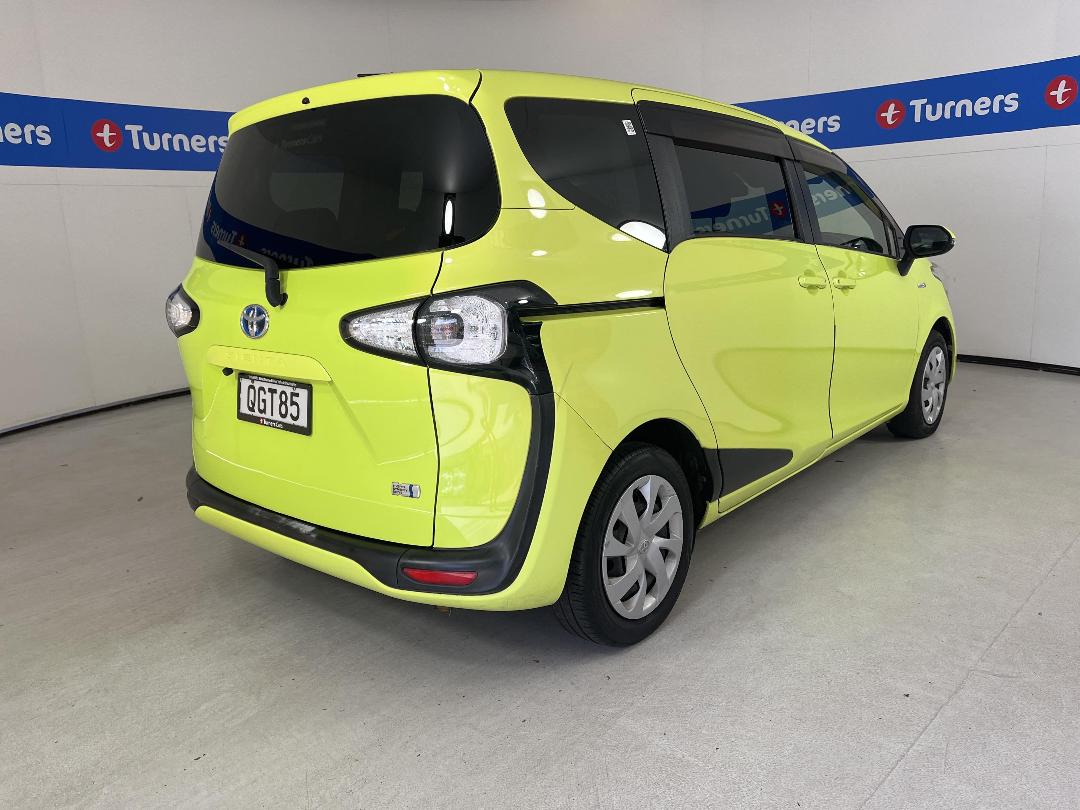 Photo '7' of Toyota Sienta