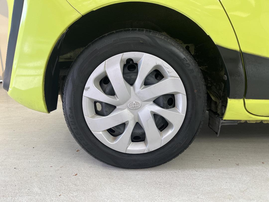 Photo '12' of Toyota Sienta