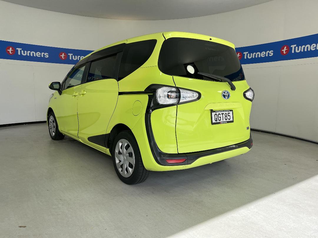 Photo '5' of Toyota Sienta