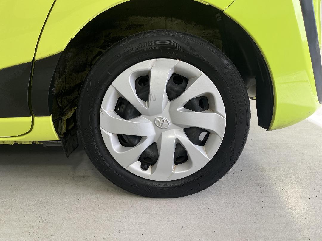 Photo '11' of Toyota Sienta