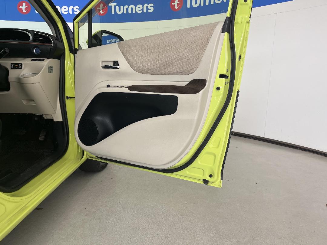 Photo '15' of Toyota Sienta