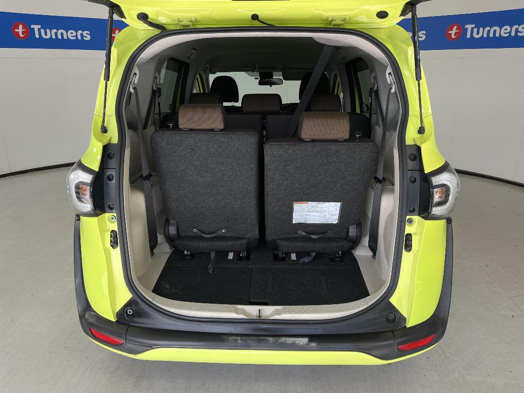 Photo '14' of Toyota Sienta