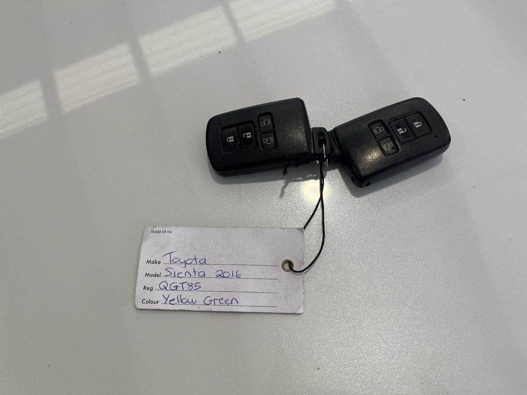 Photo '22' of Toyota Sienta