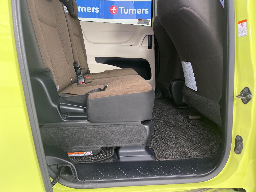 Photo '20' of Toyota Sienta