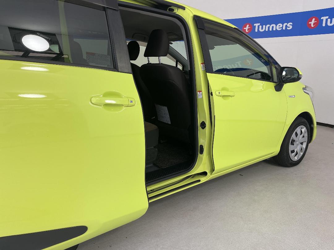 Photo '19' of Toyota Sienta
