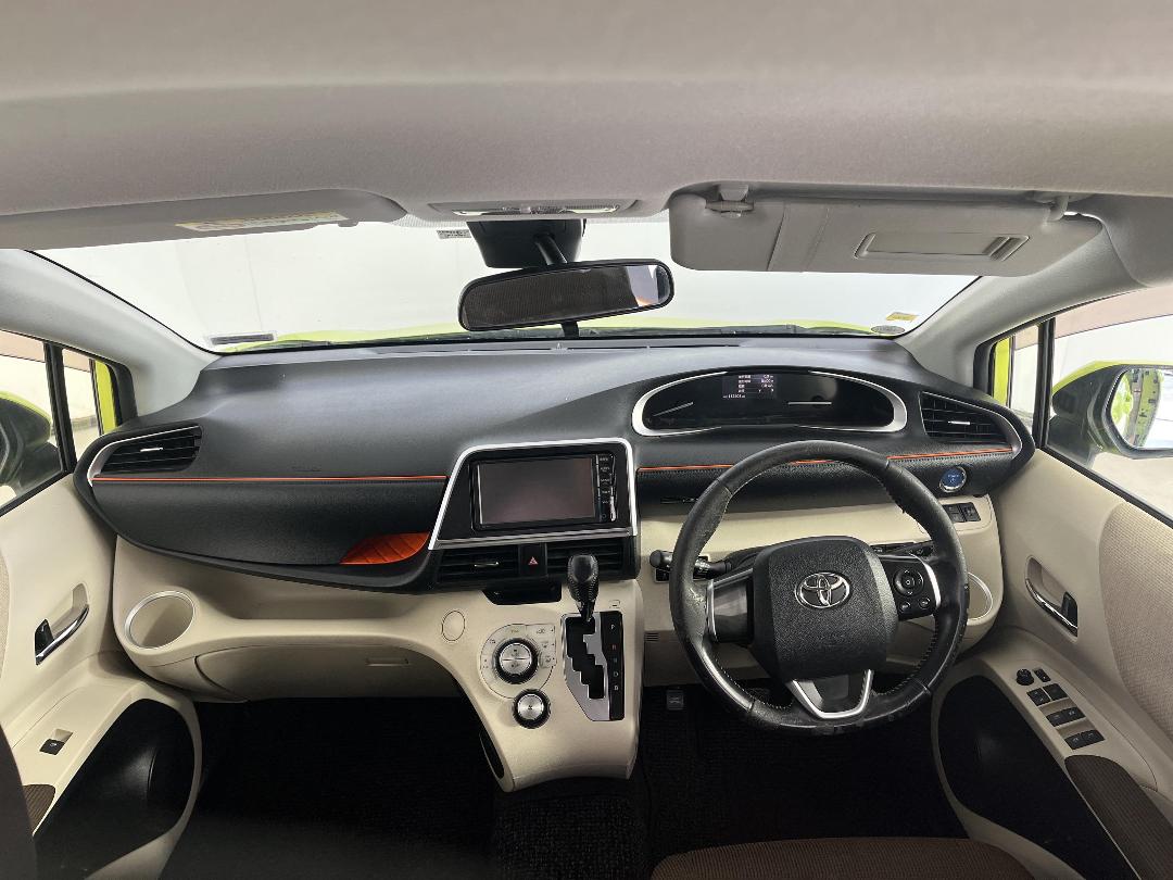 Photo '17' of Toyota Sienta