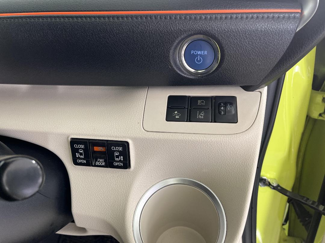 Photo '25' of Toyota Sienta
