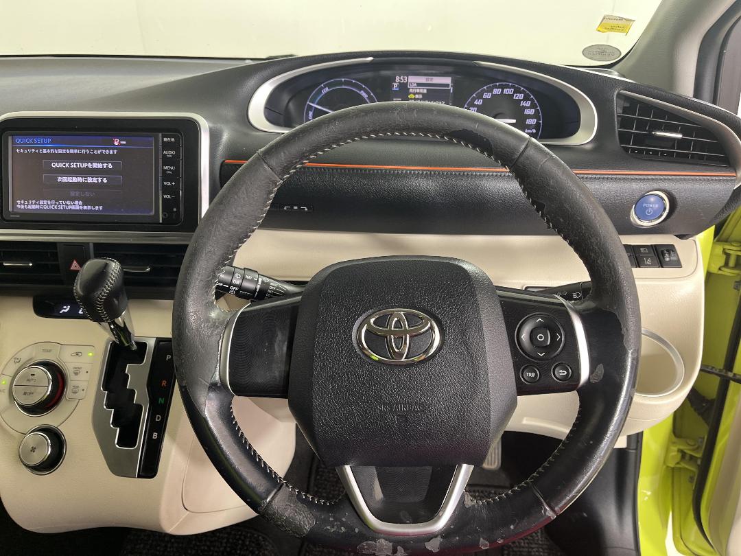 Photo '27' of Toyota Sienta