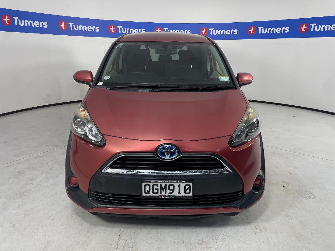 Photo '2' of Toyota Sienta