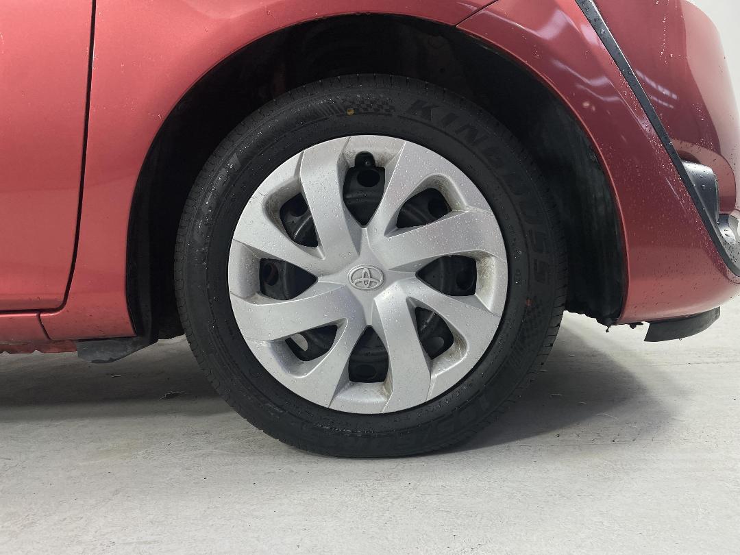 Photo '9' of Toyota Sienta