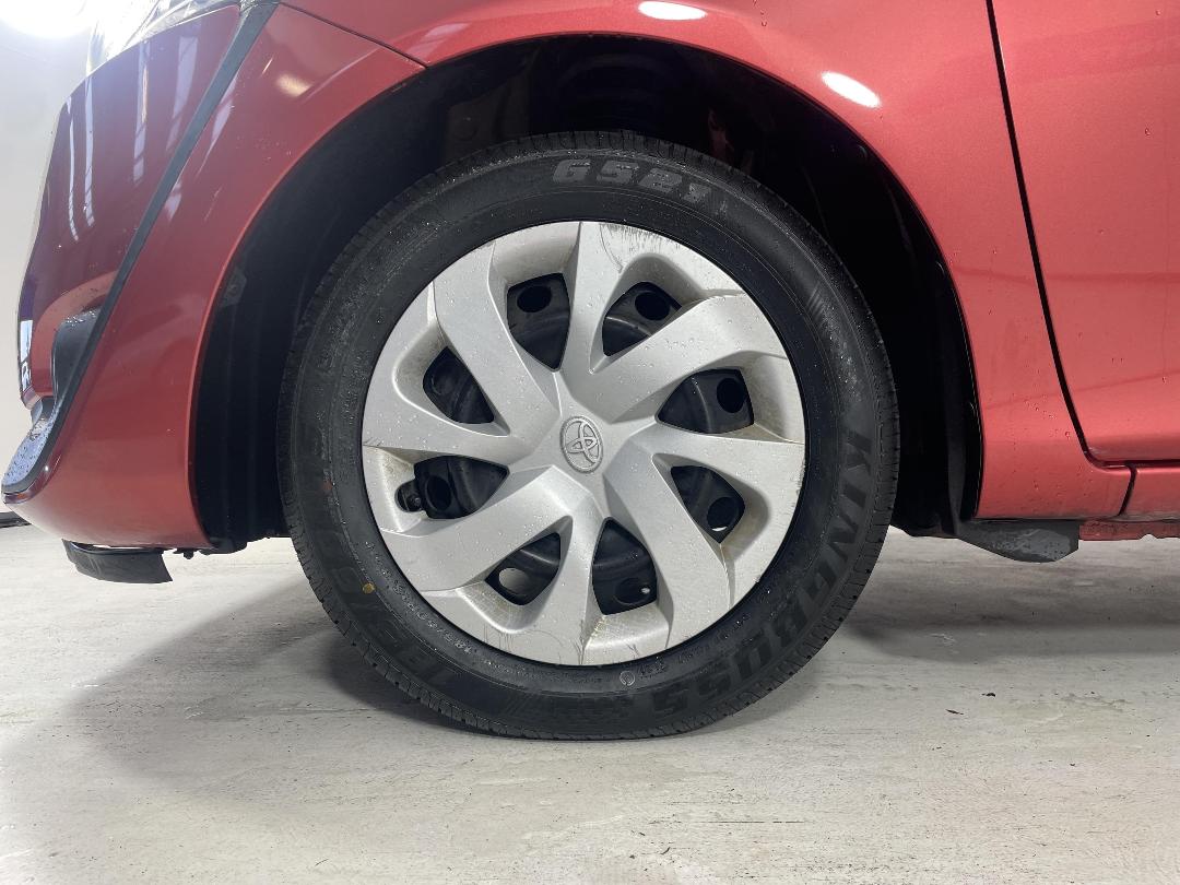 Photo '10' of Toyota Sienta