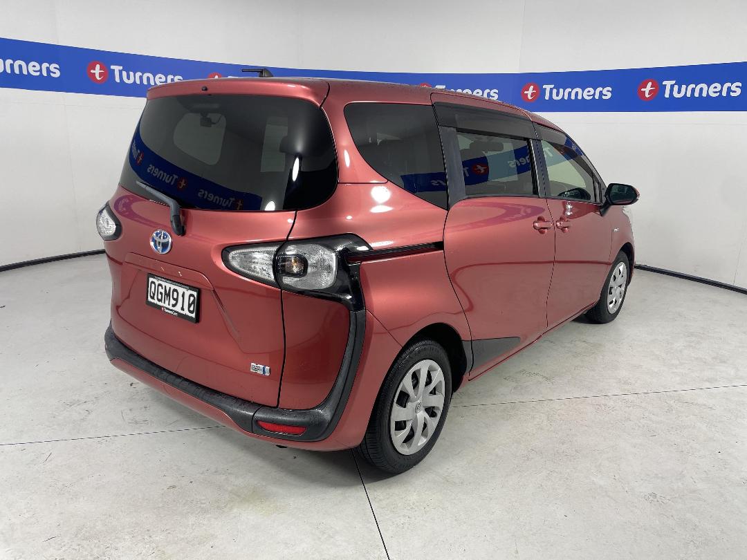 Photo '7' of Toyota Sienta