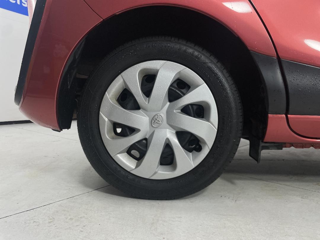 Photo '12' of Toyota Sienta