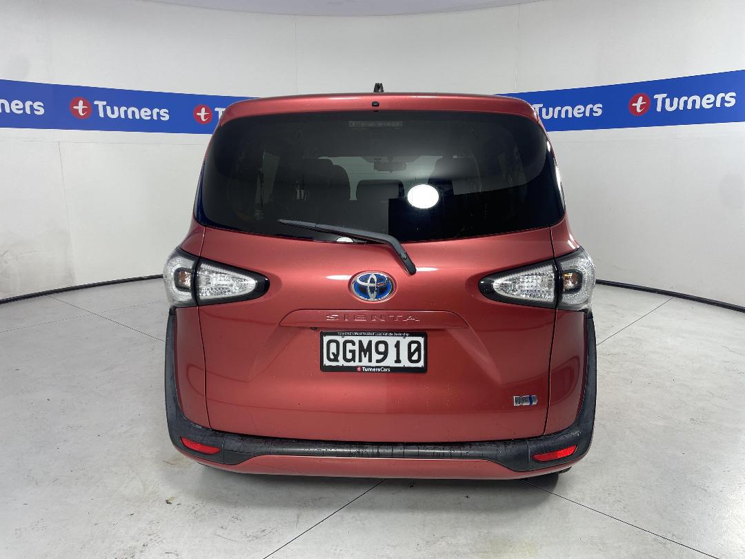 Photo '6' of Toyota Sienta