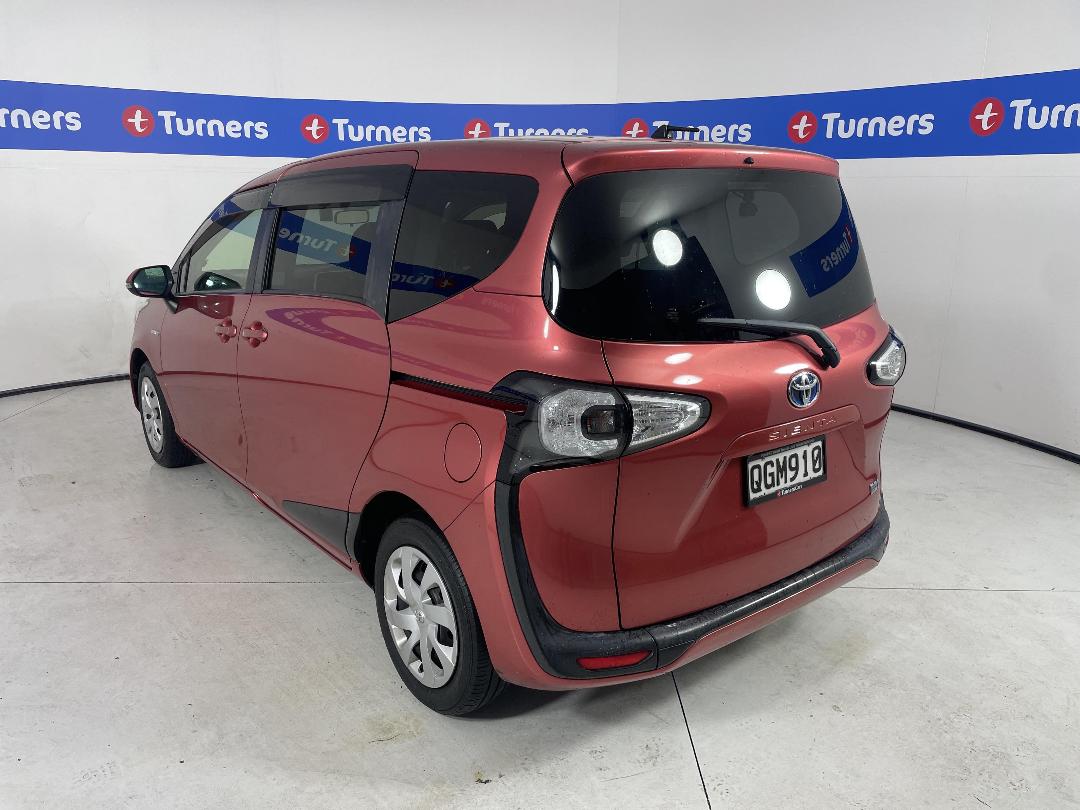 Photo '5' of Toyota Sienta