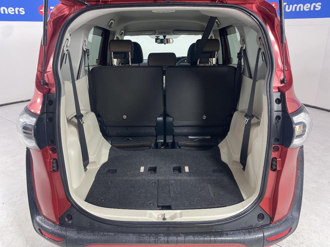 Photo '14' of Toyota Sienta