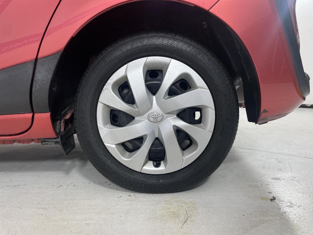 Photo '11' of Toyota Sienta