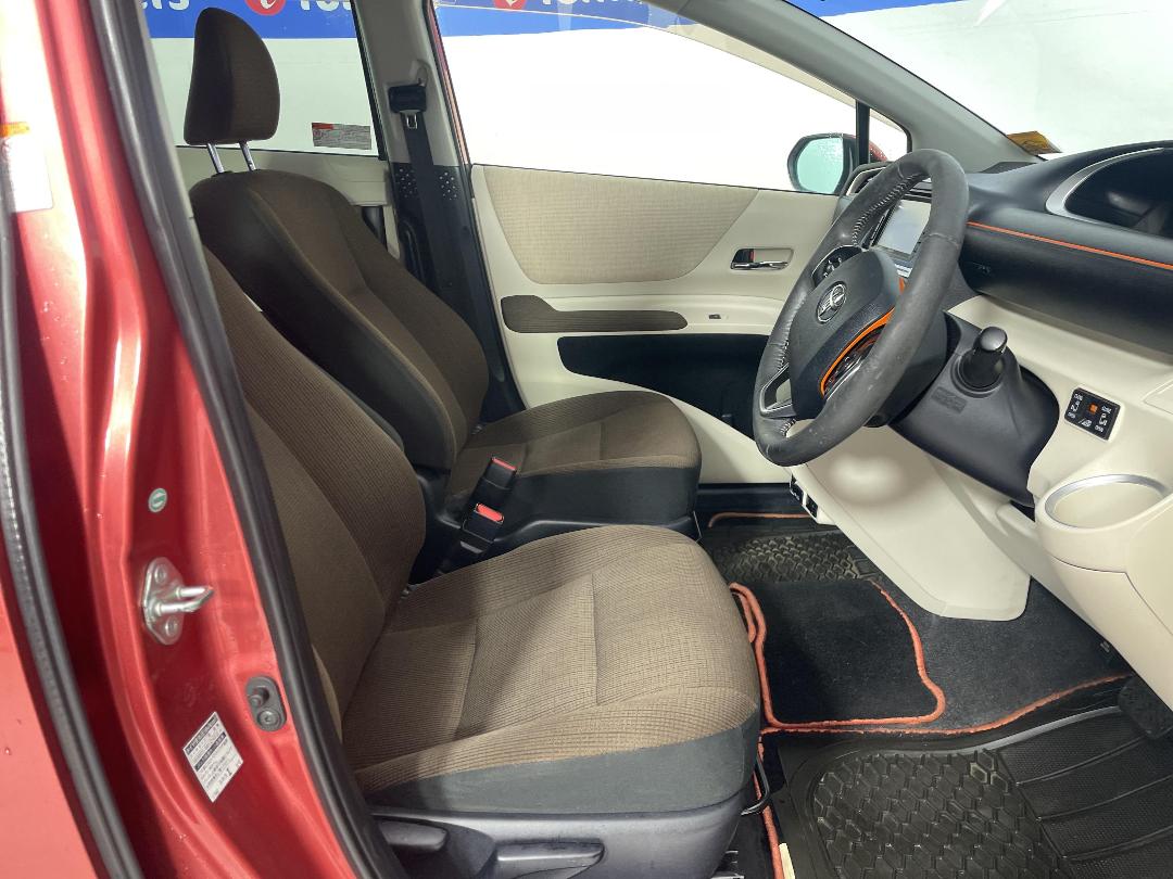 Photo '16' of Toyota Sienta