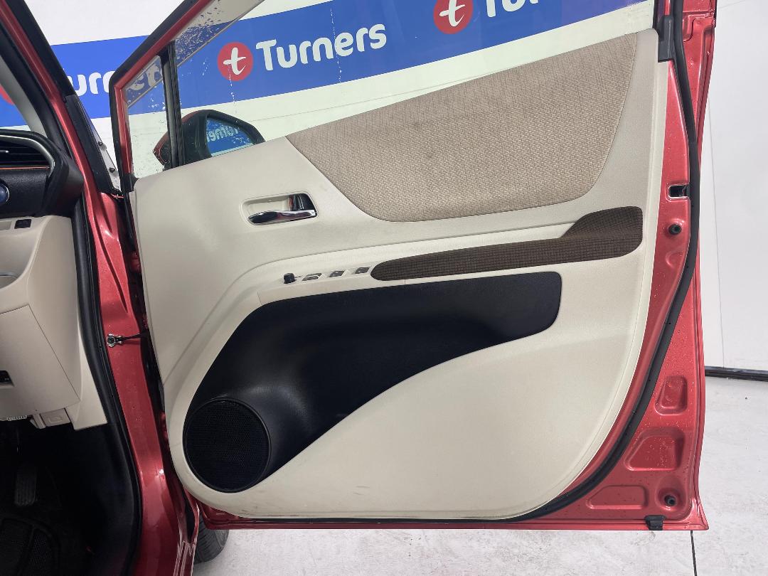 Photo '15' of Toyota Sienta