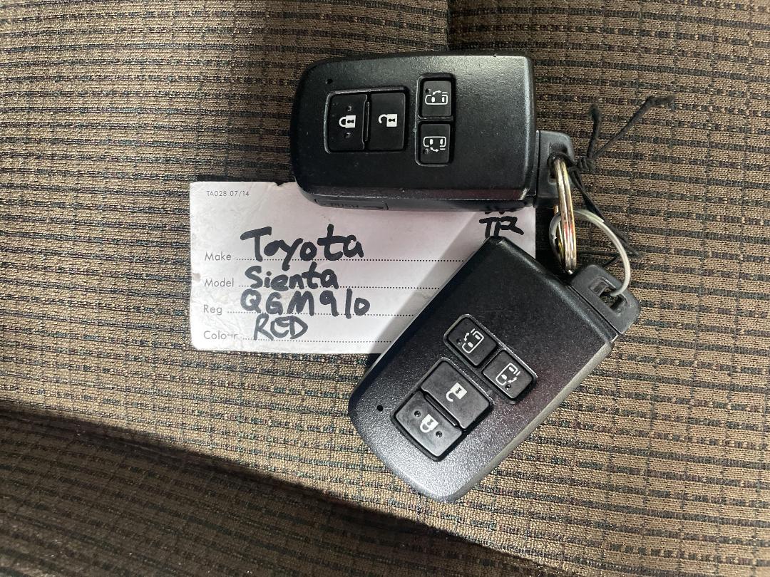 Photo '22' of Toyota Sienta