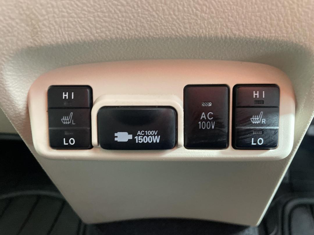 Photo '25' of Toyota Sienta