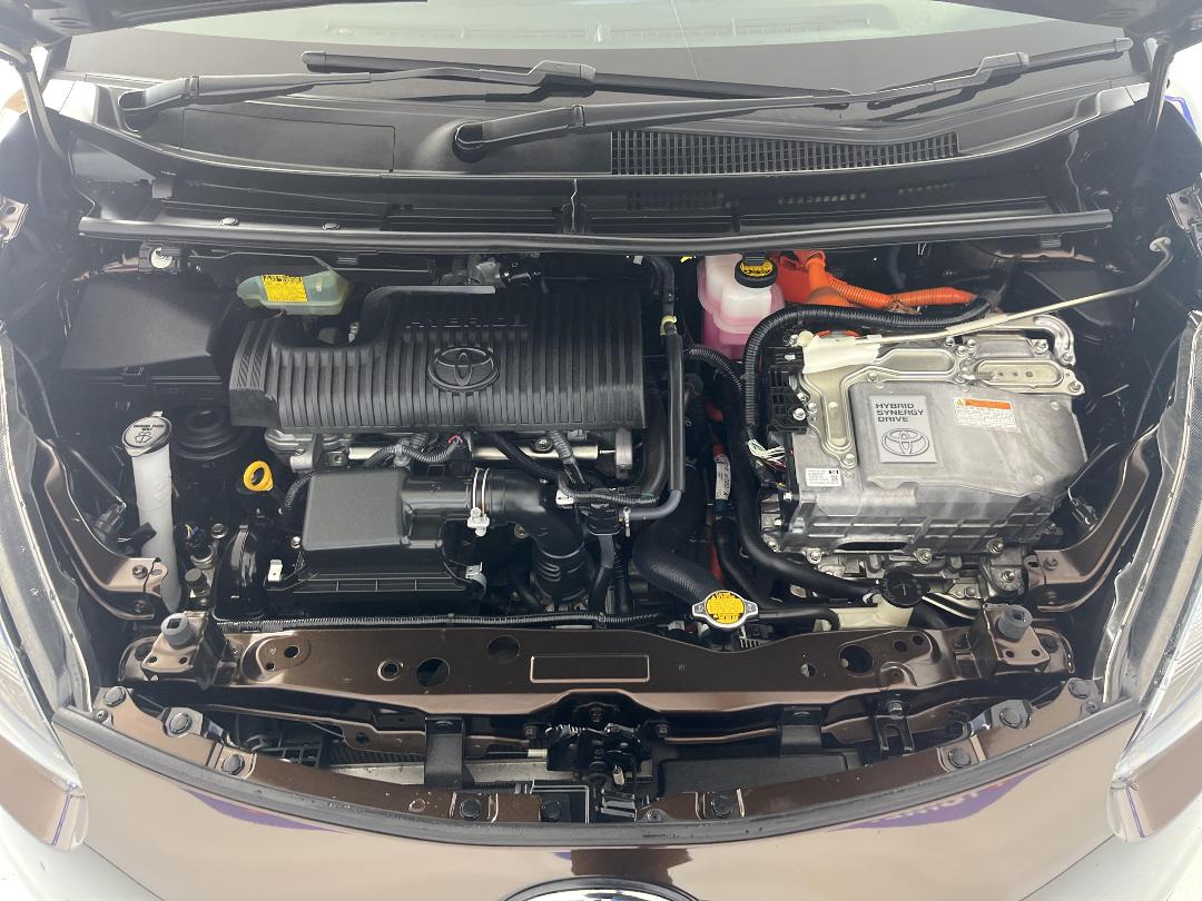 Photo '13' of Toyota Sienta